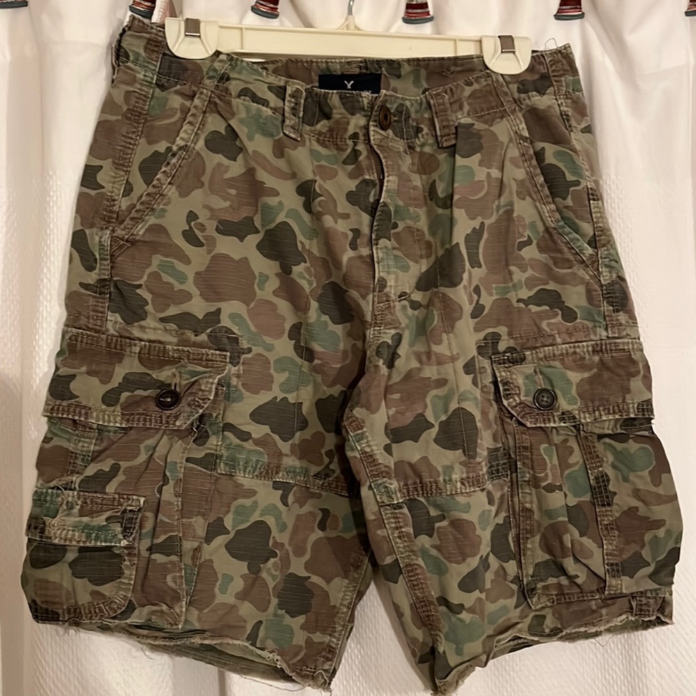 American Eagle shorts camo cargo